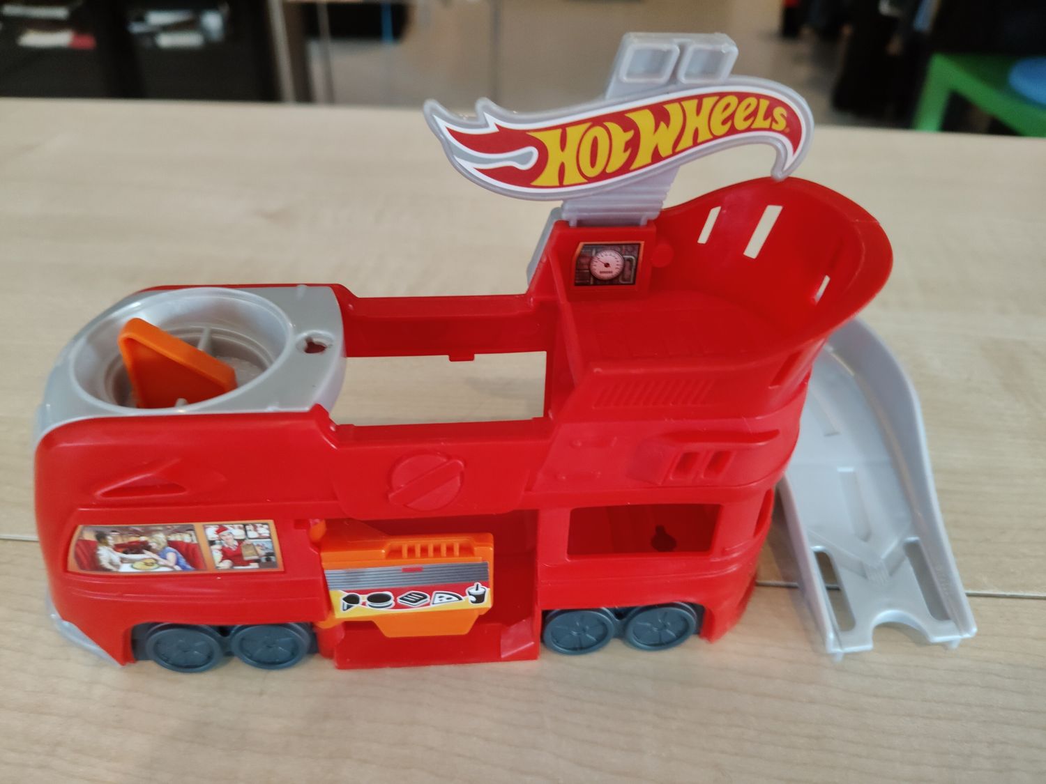 Dine &amp; Dash Playset Burger Hot Wheels
