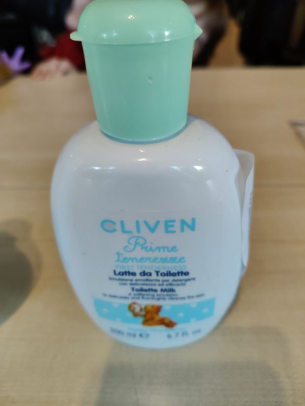 Latte da toilette oppure Shampoo ultradelicato Cliven