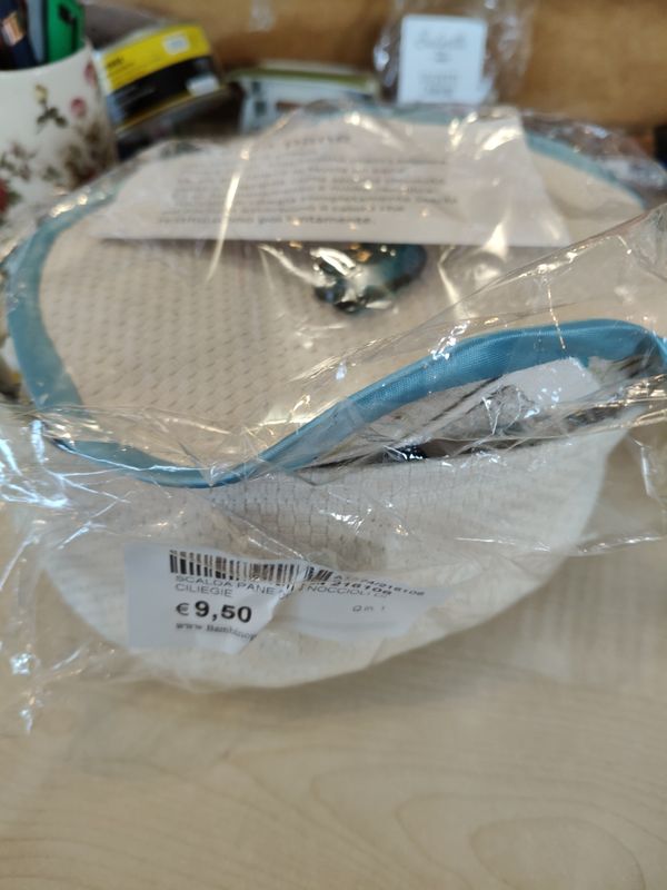 Scalda pane con noccioli di ciliege