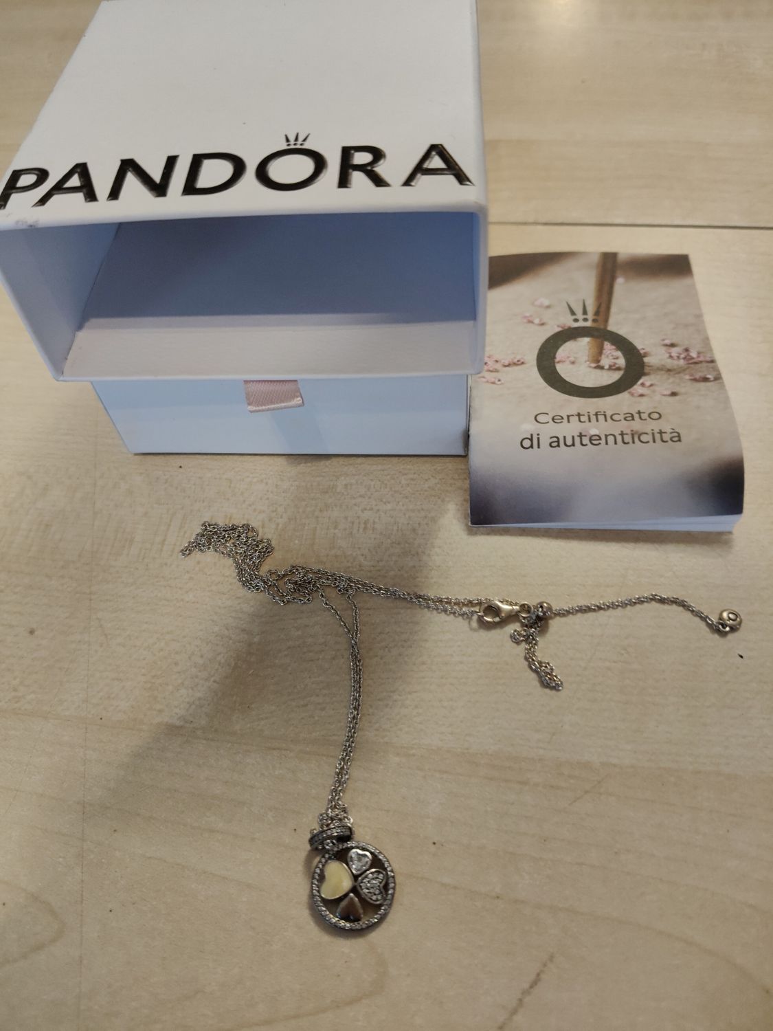 Collana Pandora
