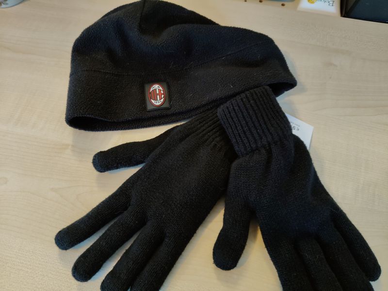 Cappello e guanti bimbo Milan