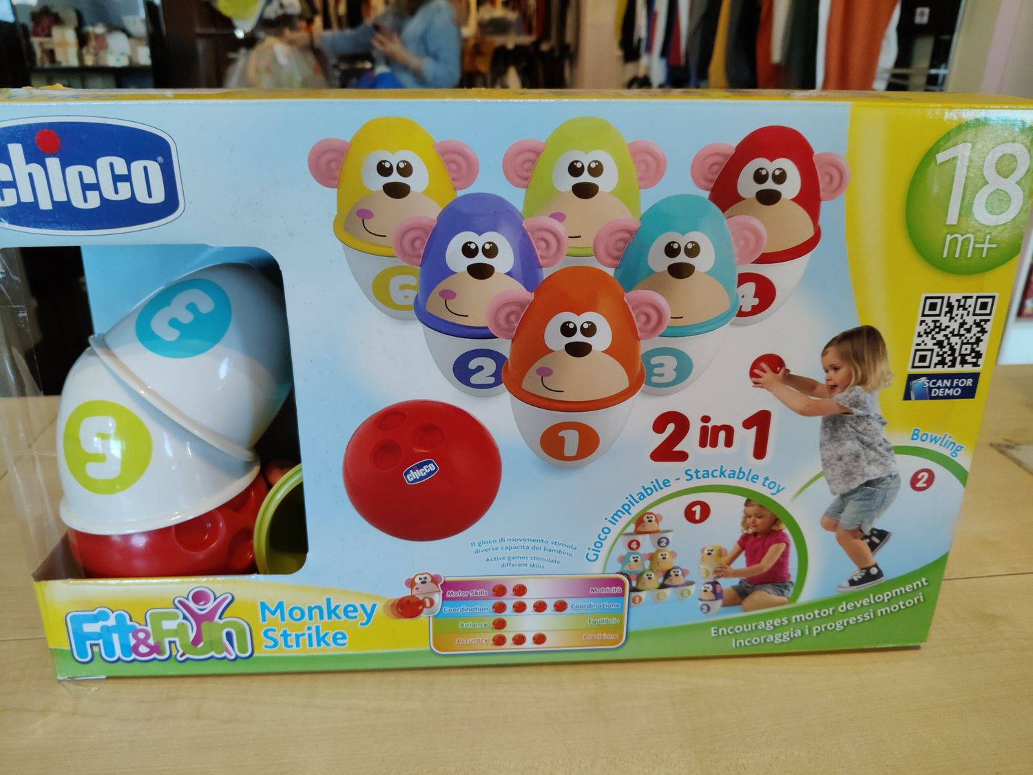 Monkey strike Chicco