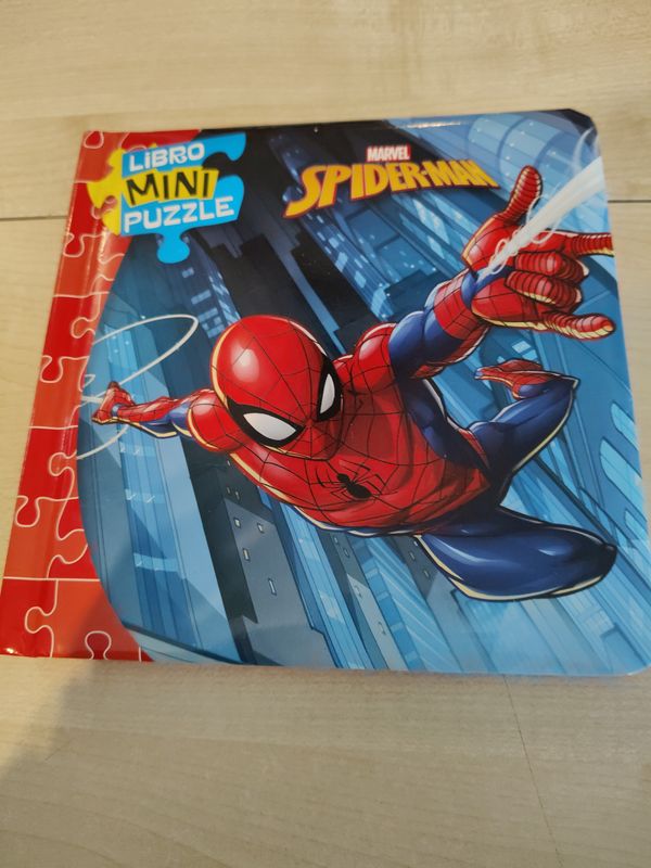 Libro mini puzzle spiderman