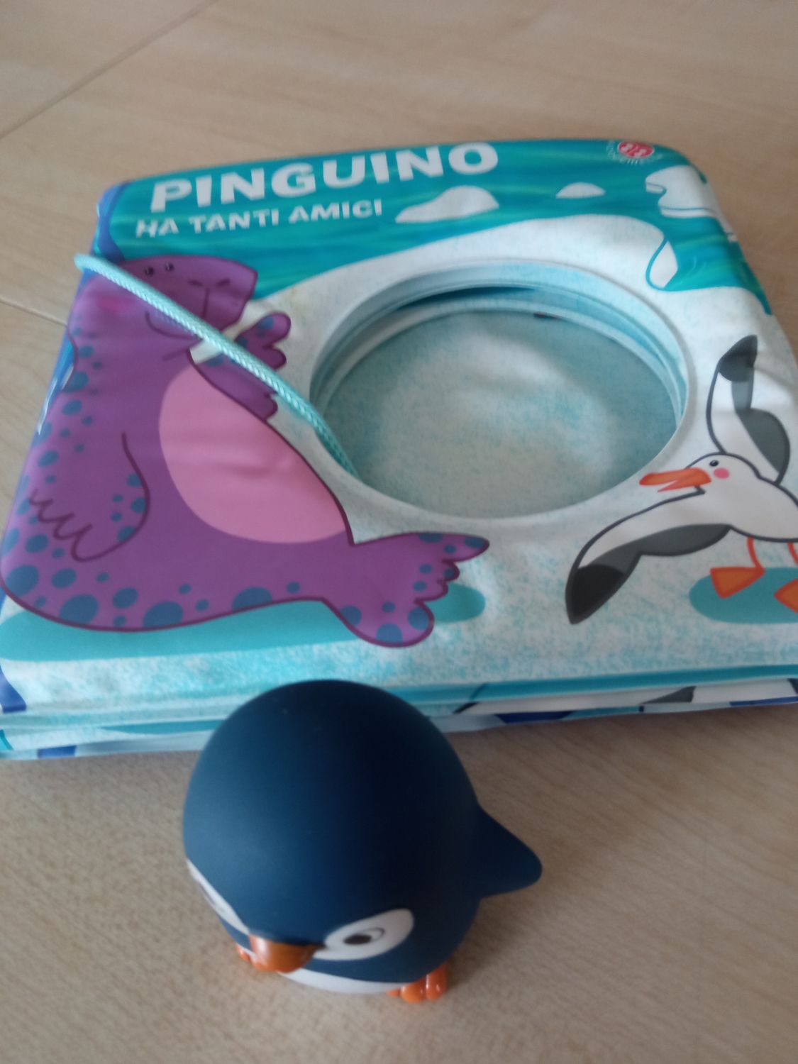 Libro di plastica Pinguino ha tanti amici
