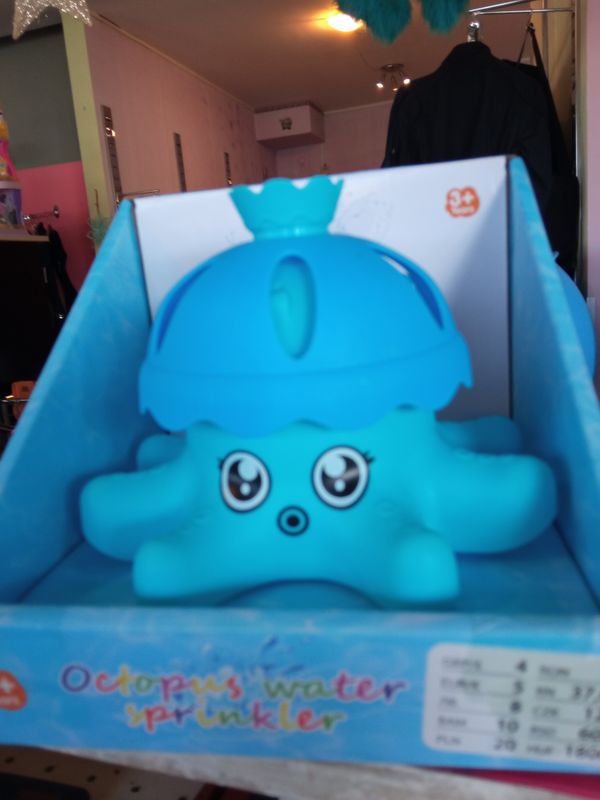 Polipo spruzza acqua