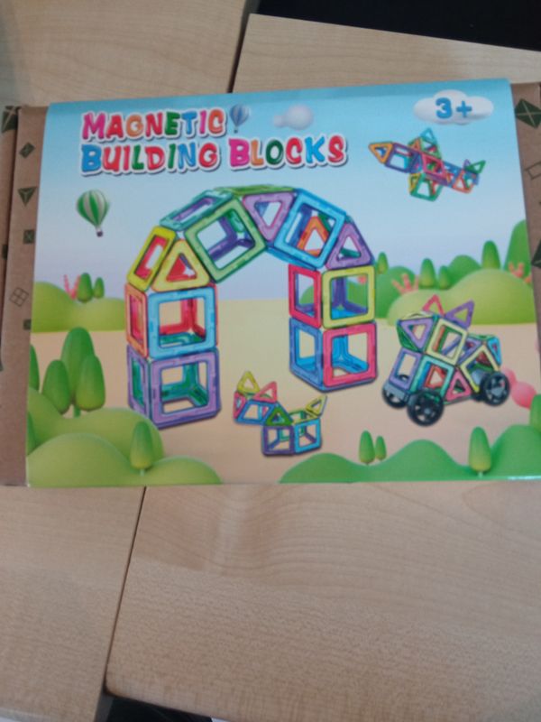 Magnetic building blocks