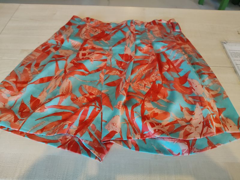 Pantaloncini donna tg 42 Marciano Guess Pantaloncini donna tg 42 Marciano Guess