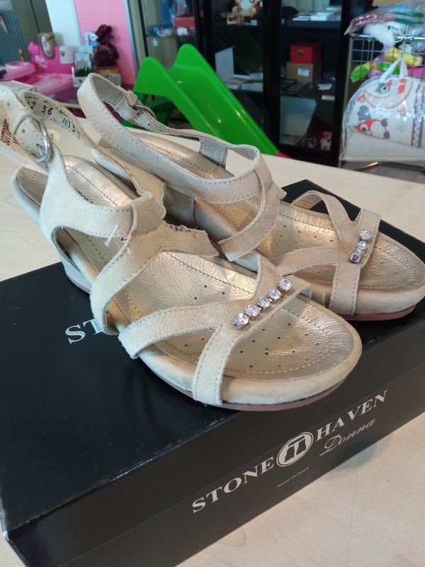 Sandali donna n.36 Stone Haven nuovi Sandali donna n.36 Stone Haven nuovi