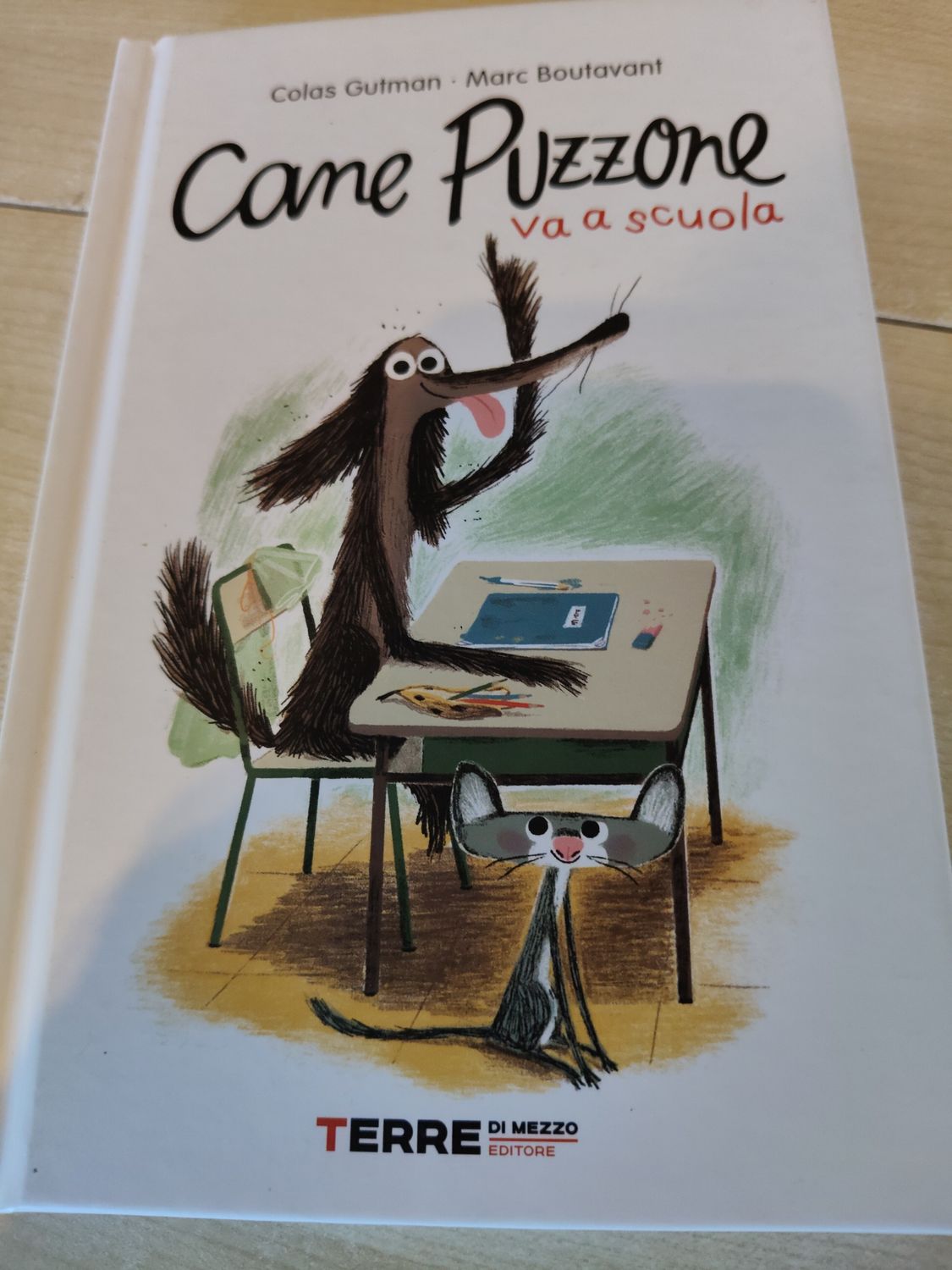 Cane puzzone va a scuola