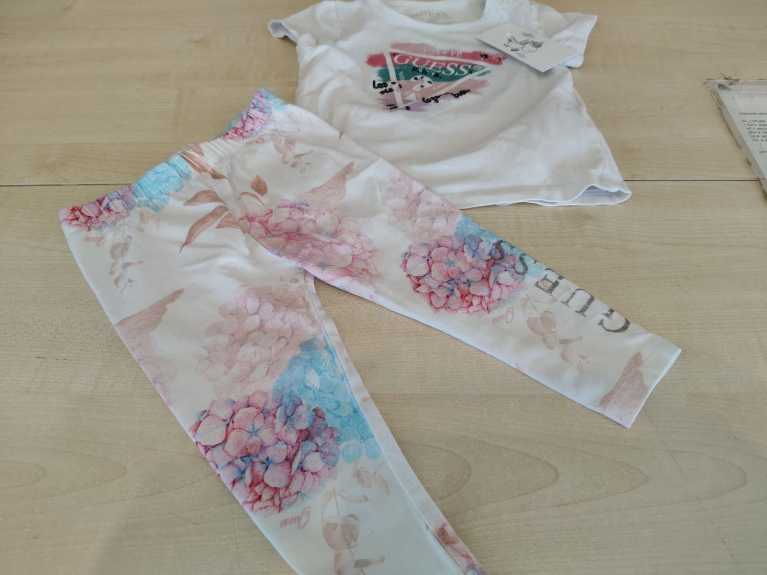 Completo bimba 6/9 mesi Guess