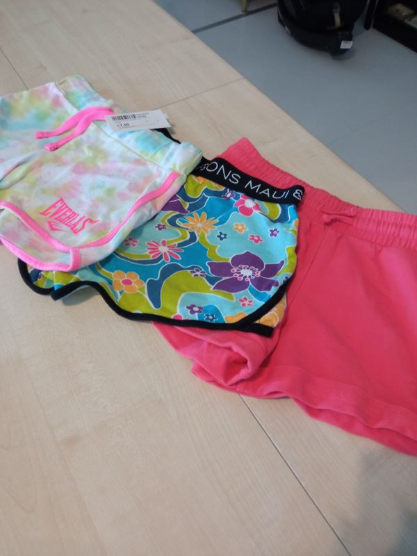 Pantaloncini bimba 10/11 anni 3 pezzi Pantaloncini bimba 10/11 anni 3 pezzi