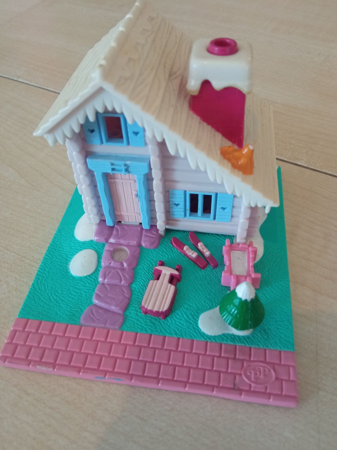 Polly Pocket chalet