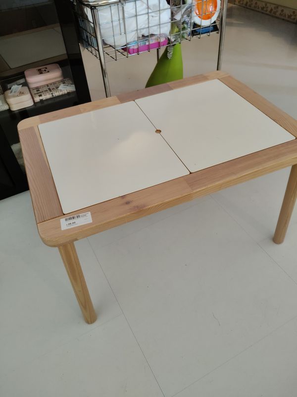 Tavolo per bambini Flisat Ikea