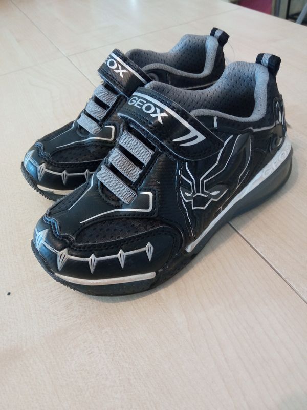 Scarpe bimbo n.27 con luci Geox