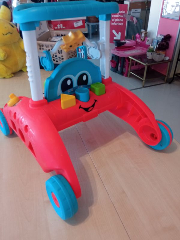 Primi pasis Fisher Price al volante