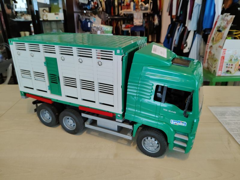 Camion trasporto animali Bruder (senza mucca)