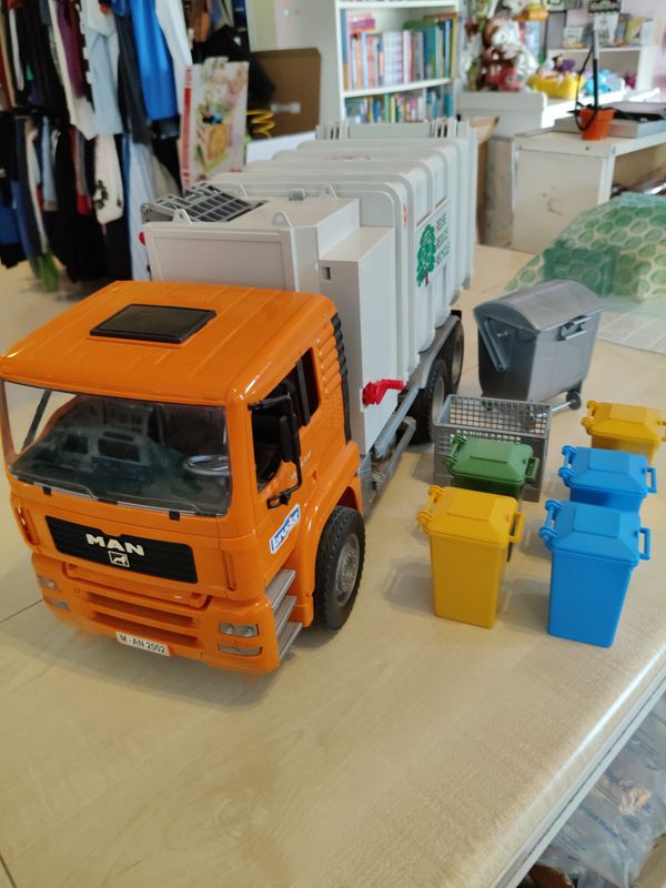 Camion del pattume Bruder + accessori