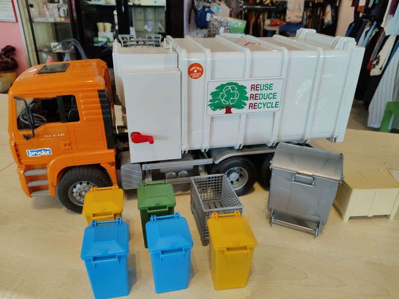 Camion del pattume Bruder + accessori