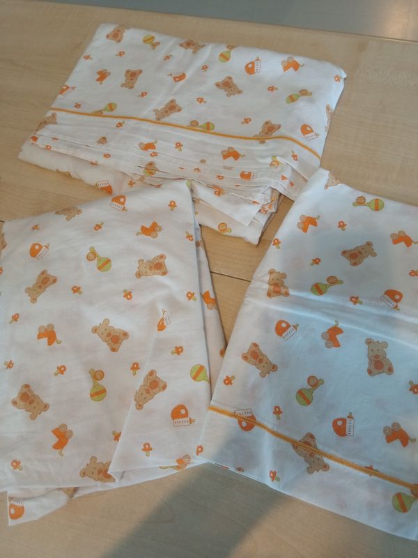 Coperta e lenzuola per lettino