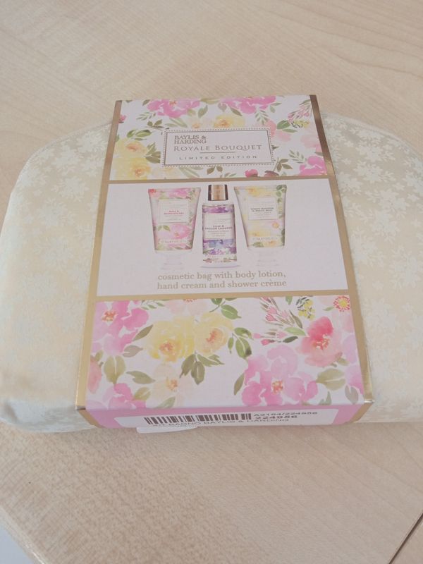 Kit bagno Baylis &amp; Harding nuovo