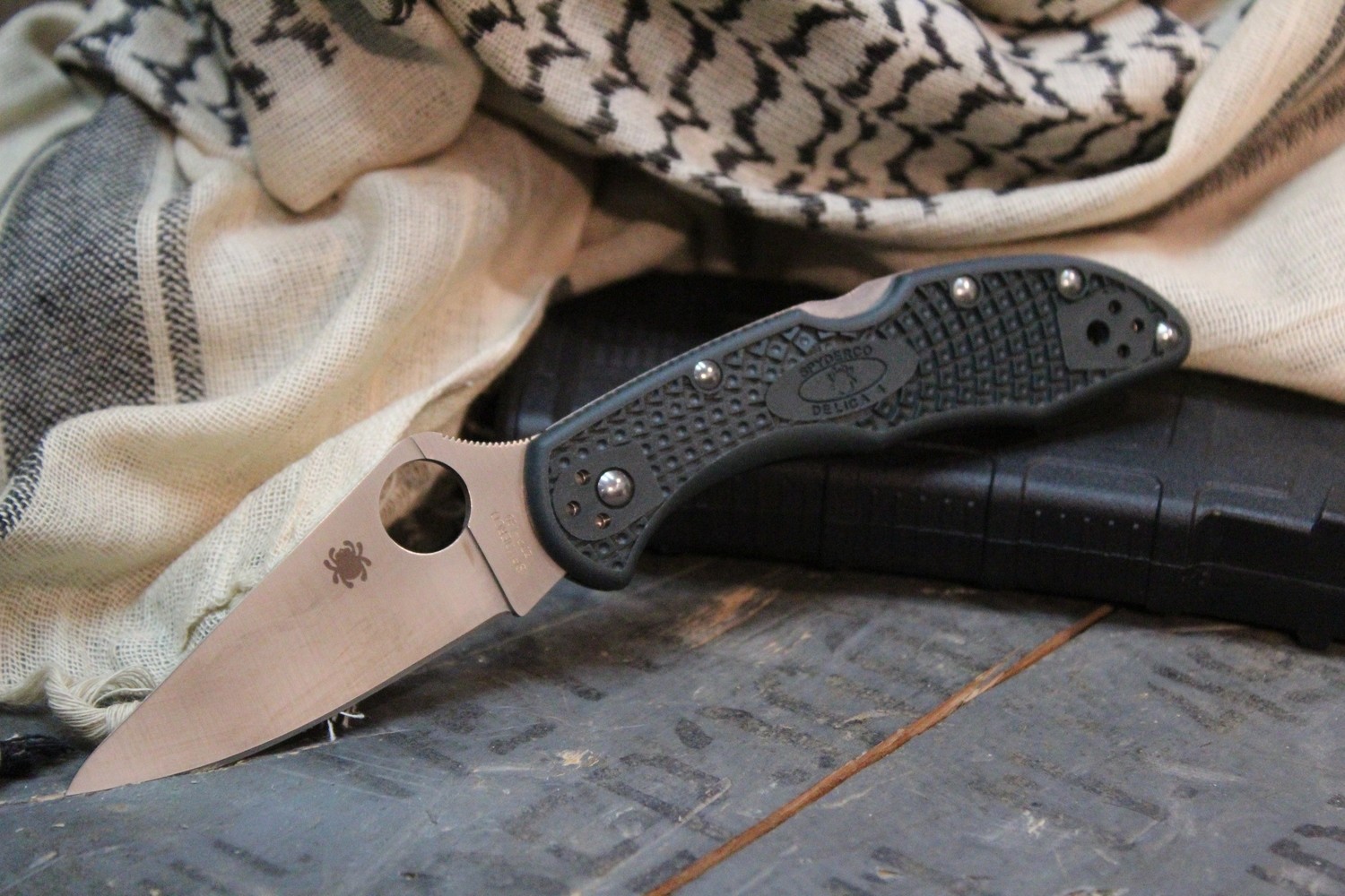 Spyderco Delica 4 2.88&quot; Knife, Green FRN / Satin ZDP-189 ( Pre Owned )