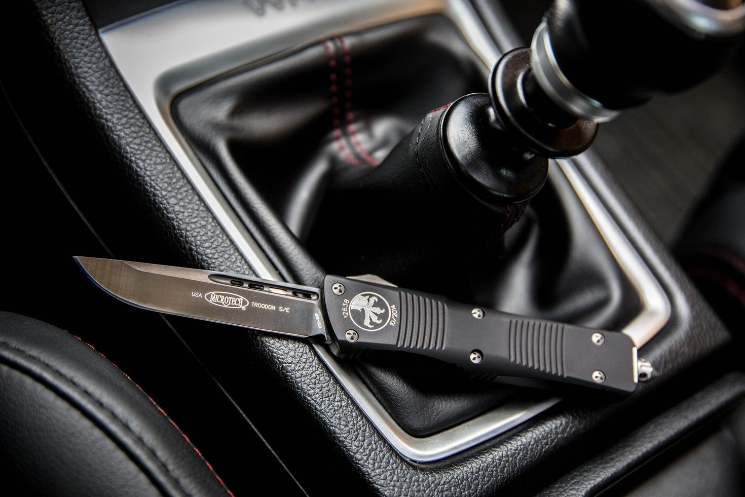 Microtech Troodon S/E 3&quot; OTF Automatic Drop Point,  Black / Two Tone