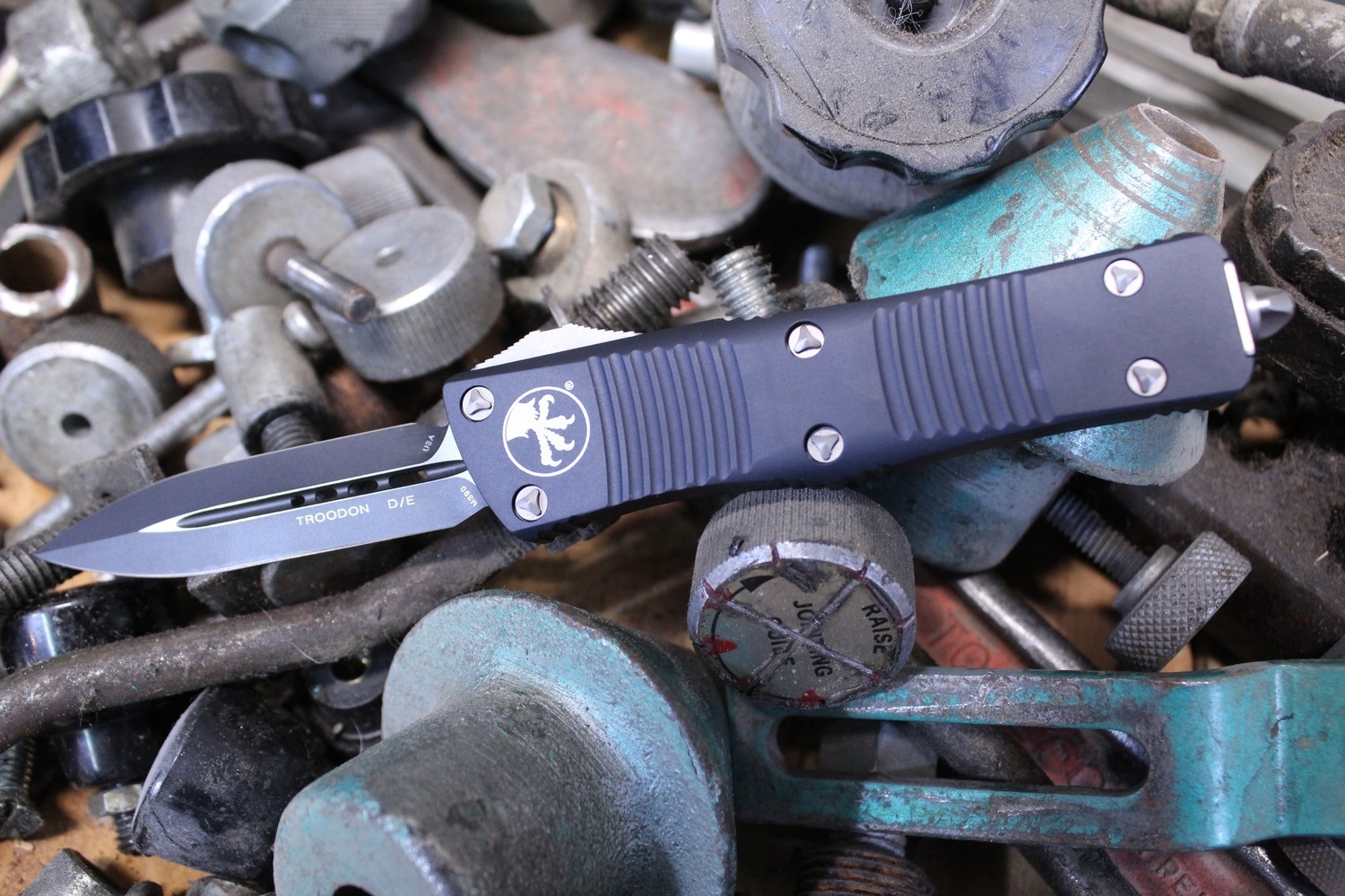 Microtech Troodon D/E 3&quot; OTF Automatic Knife, Black / Black