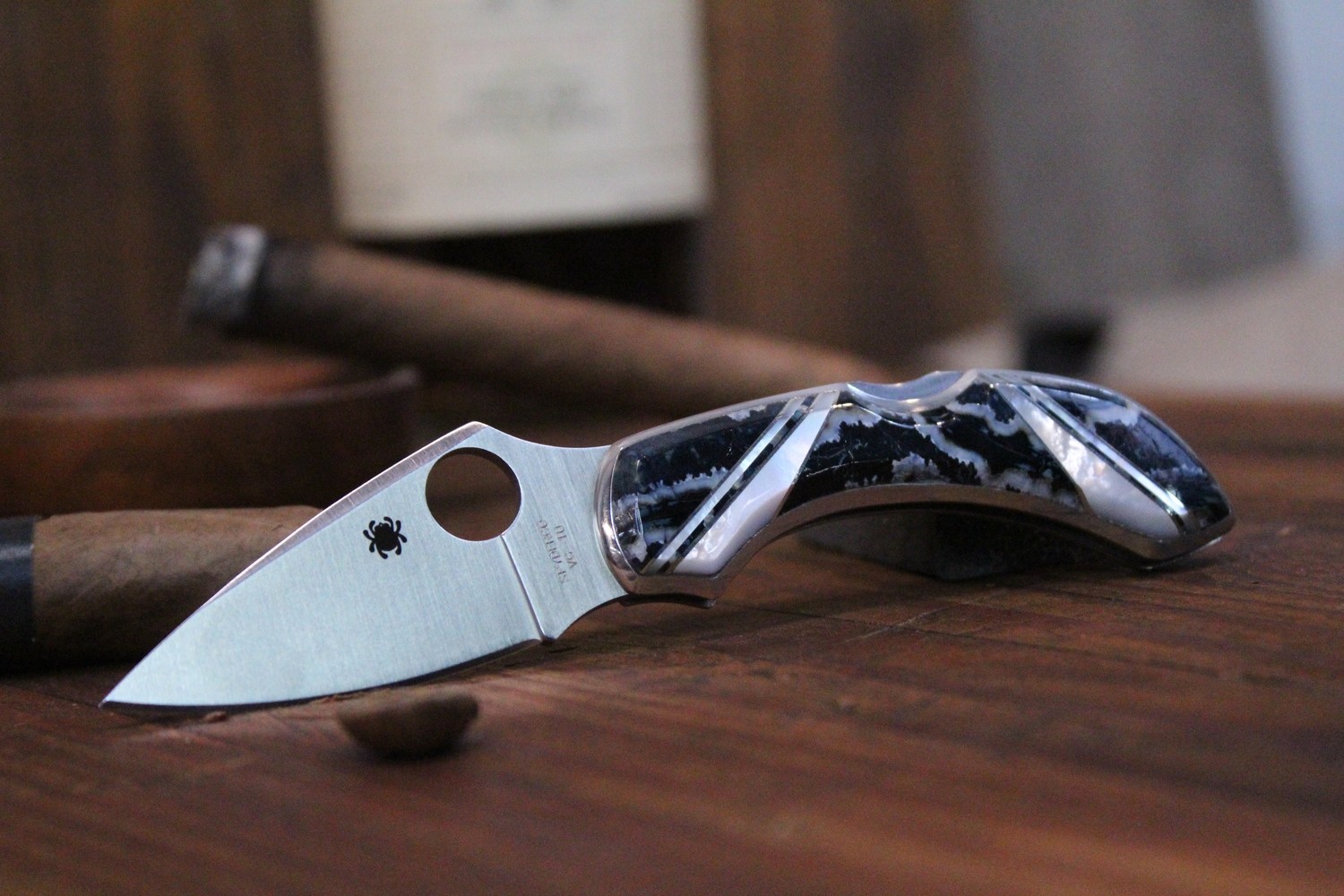 Santa Fe Stoneworks Spyderco Dragonfly 2.3&quot; Lockback Knife, Mammoth Toosh &amp; Pearl / Satin VG-10