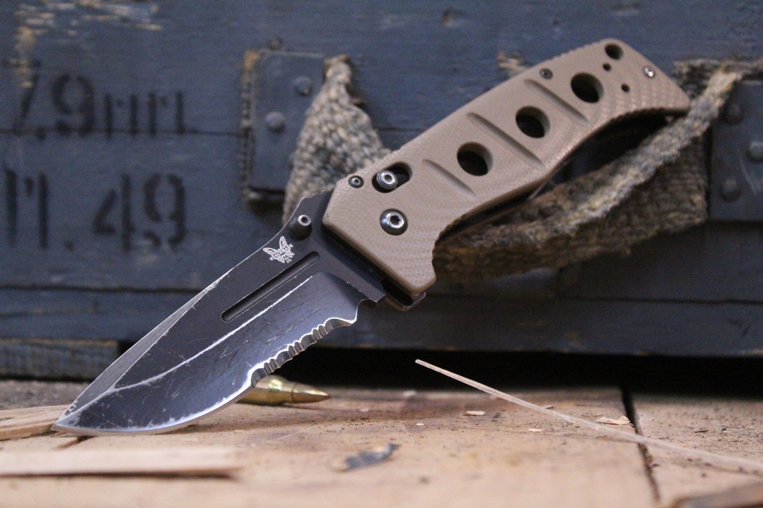 Benchmade Adamas 3.82&quot; AXIS Lock Knife / Black Serrated / Sand G10 (Pre-Owned)