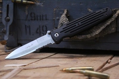 Gerber Applegate-Fairbairn 4.48" Combat Folder Knife / Black GFN  / Bead Blast Serrated ( Pre Owned )