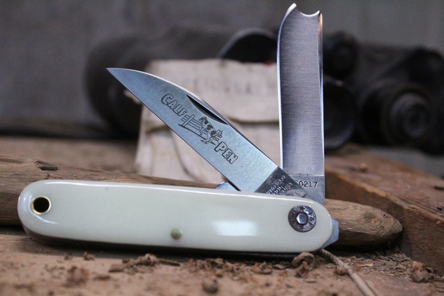 GEC #35 Farm &amp; Field Calf Pen 3.6&quot;  Pocket Knife, Nitebrite Acrylic / Embossed 1095 ( Pre Owned )