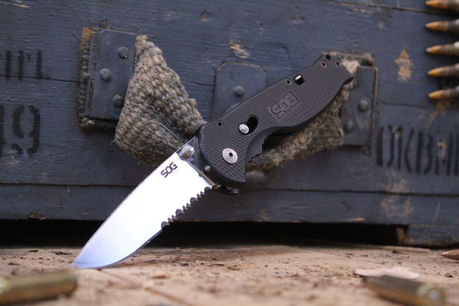 SOG Flash II 3.5&quot; Assisted Opening Knife, Black Zytel / Satin Serrated ( Pre Owned )