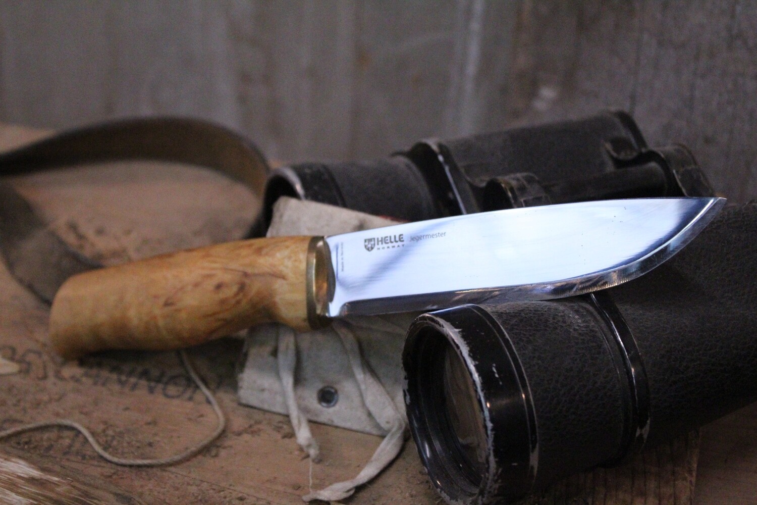 Helle Jegermester 5.25&quot; Drop Point, Birch Wood  / Polished ( Pre Owned )