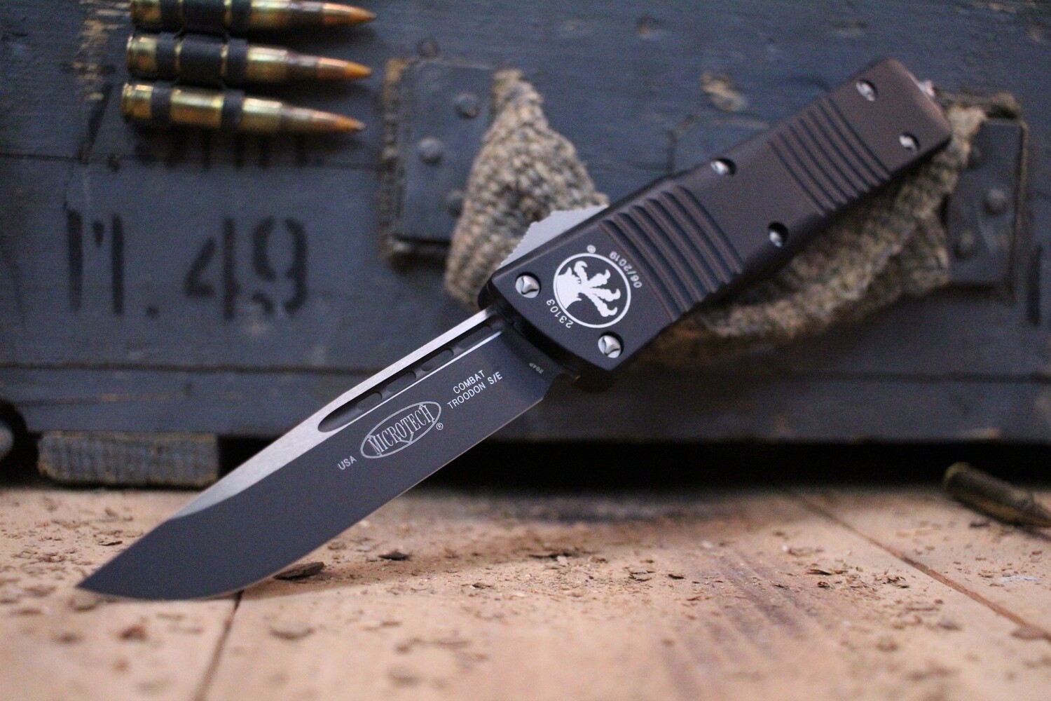 Microtech Combat Troodon S/E 3.8&quot; OTF Automatic Knife, Black / Black Drop Point