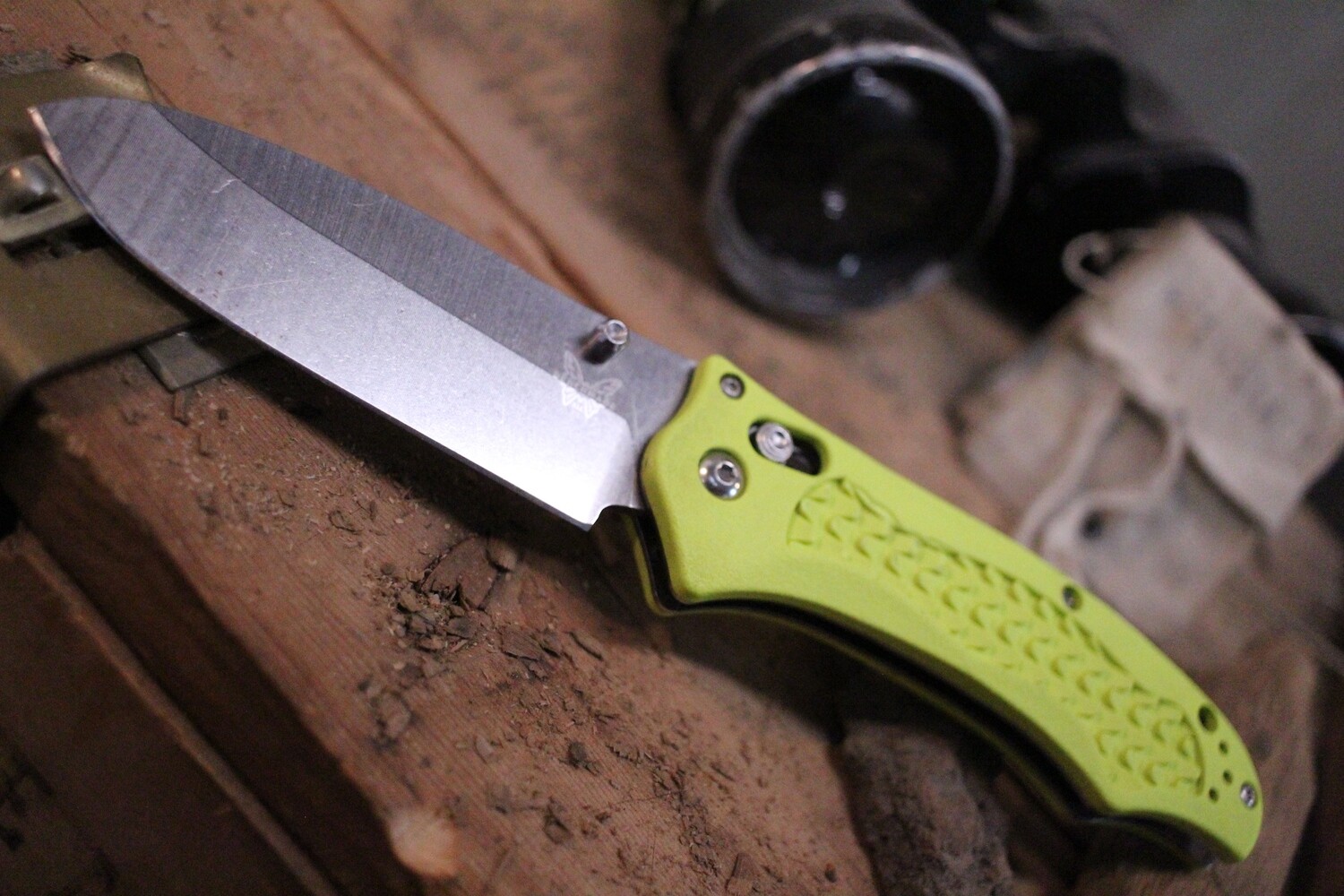 Benchmade 111H2O 3.45&quot; Dive Knife / Satin Bull Head / Yellow Grivory (Pre-Owned)