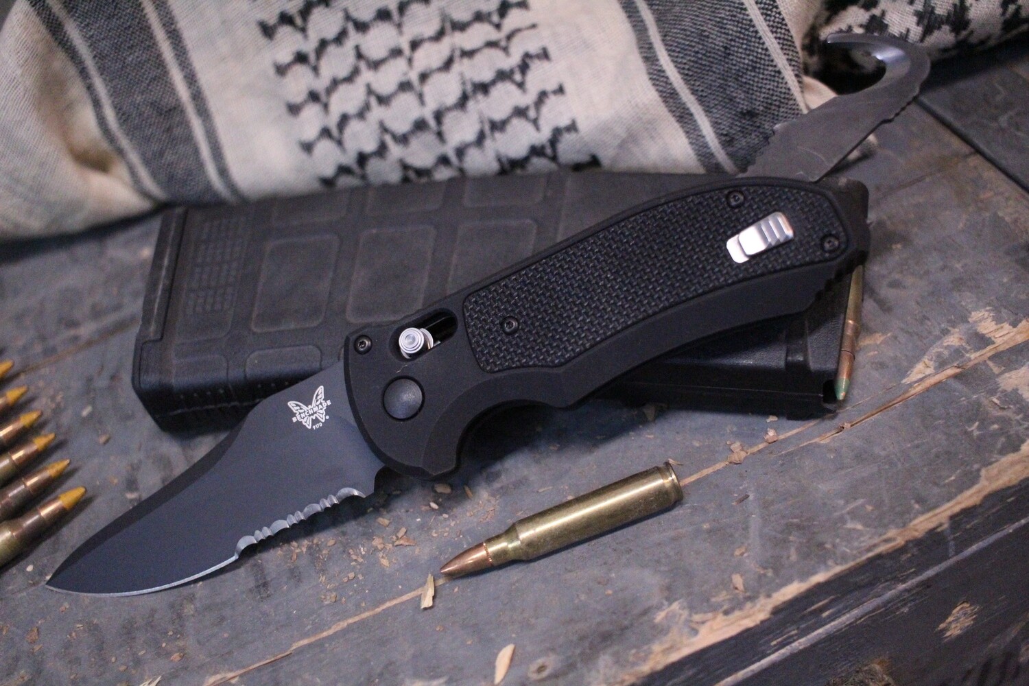 Benchmade Triage 3.58&quot; Automatic AXIS Knife / Black / Black Serrated / Strap Cutter