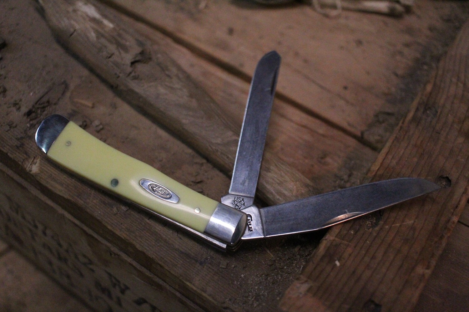 Case Trapper 4.125&quot; / Yellow Polymer / Stainless Steel