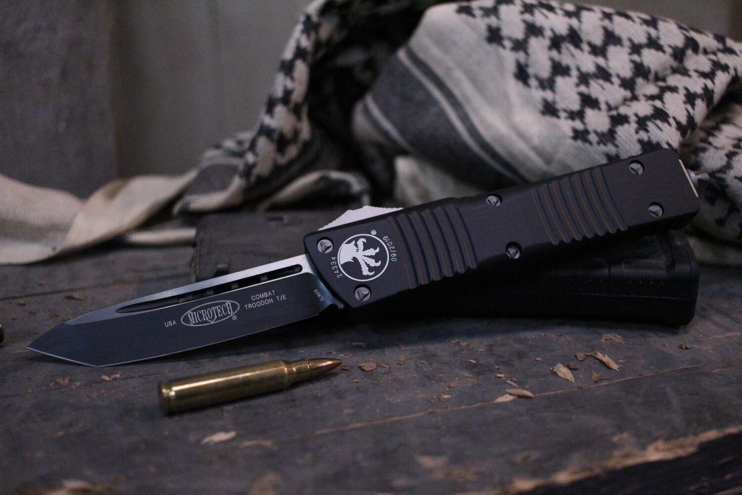 Microtech Combat Troodon T/E 3.8&quot; OTF Automatic Knife, Black / Black