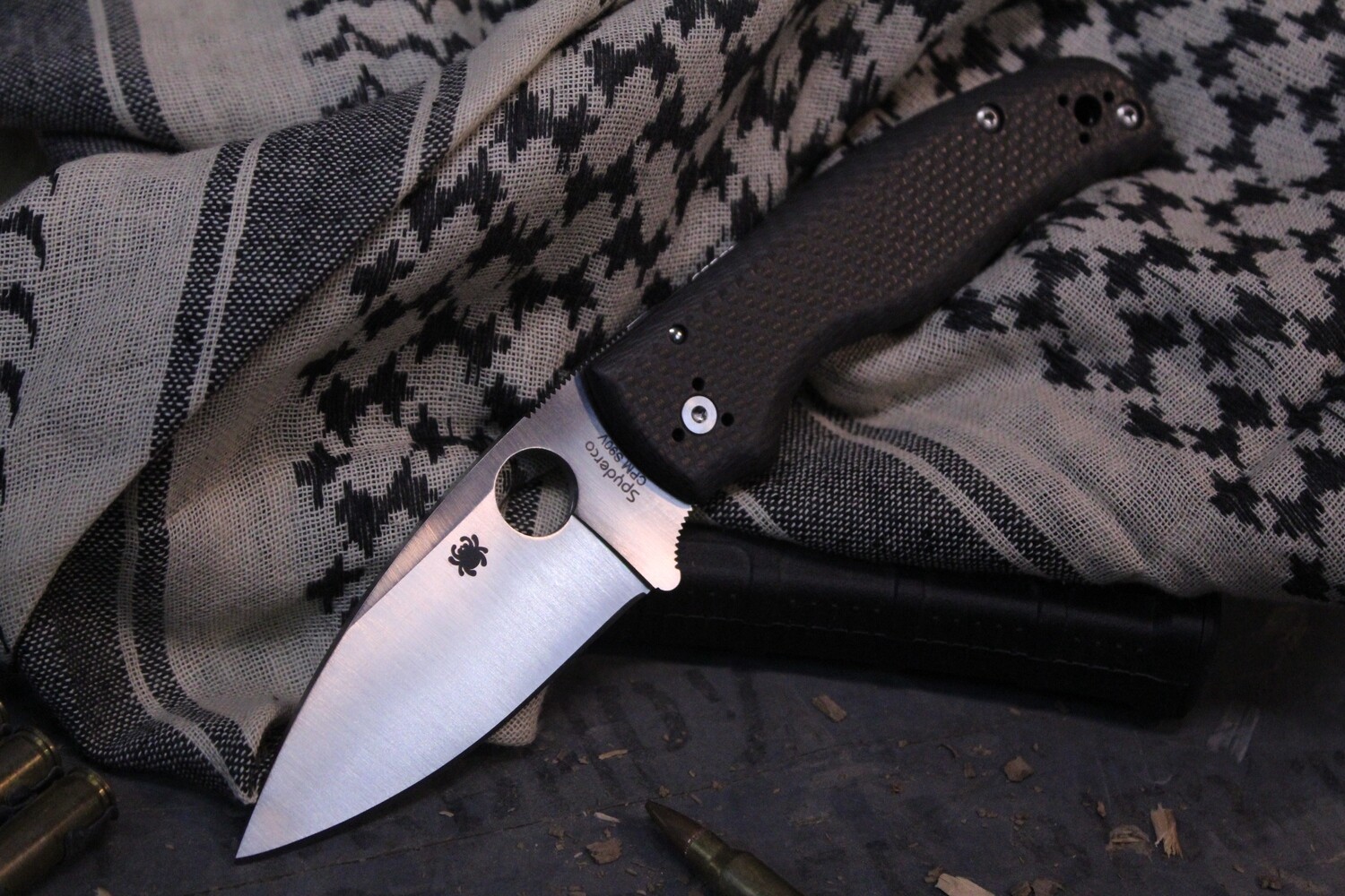 Spyderco Shaman Knifeworks Exclusive 3.58&quot; Folding Knife, Carbon Fiber / Satin S90V ( Pre Owned )