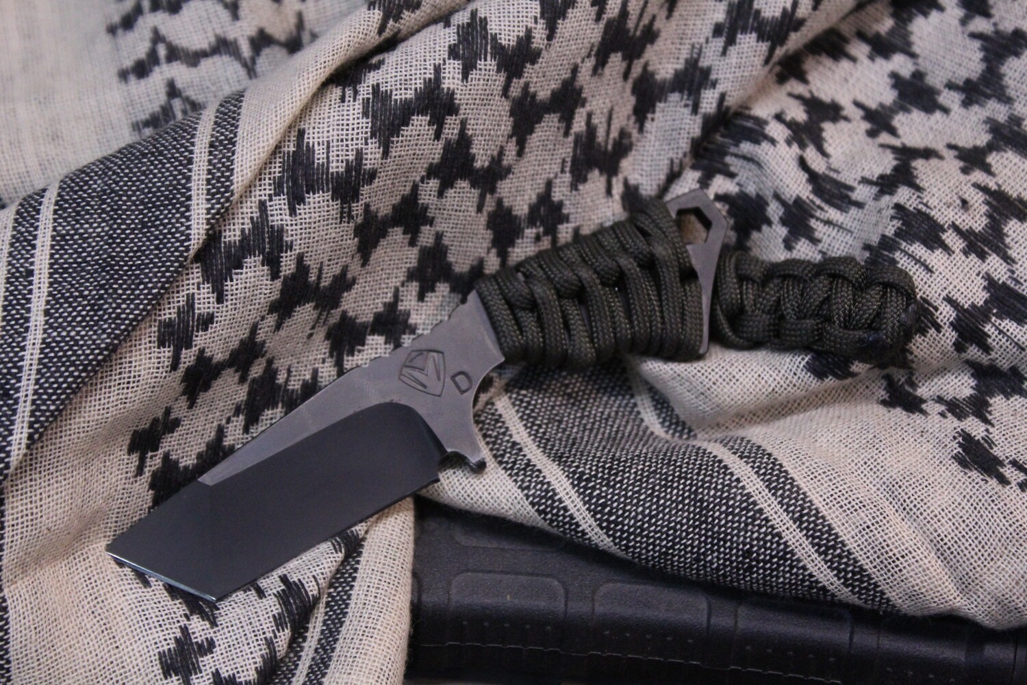 Medford Knife and Tool (MKT) Micro Tanto 2.3&quot; Fixed Blade, Green Paracord / Black ( Pre Owned )