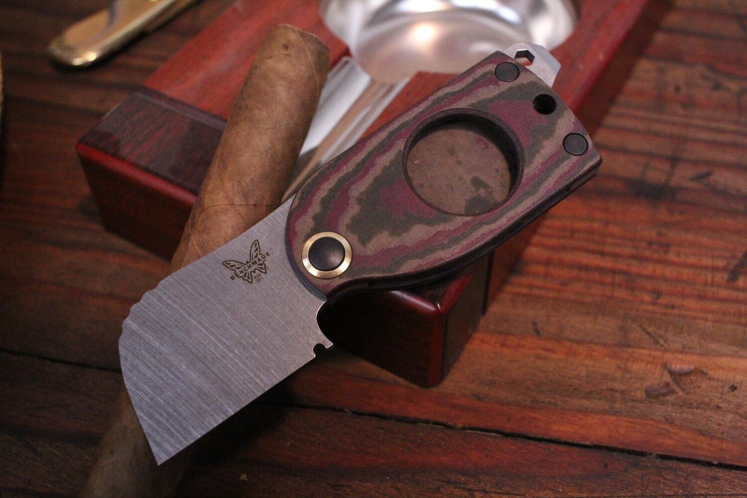 Benchmade Aller Fum&#39;ee 1.6&quot; Friction Folder Knife / Chocolate / Brown &amp; Red Richlite / Satin ( Discontinued )
