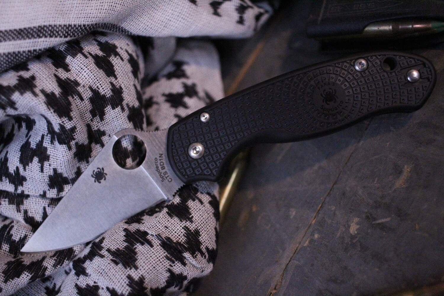 Spyderco Para 3 LW 2.92&quot; Compression Lock Knife, Black FRN / Satin
