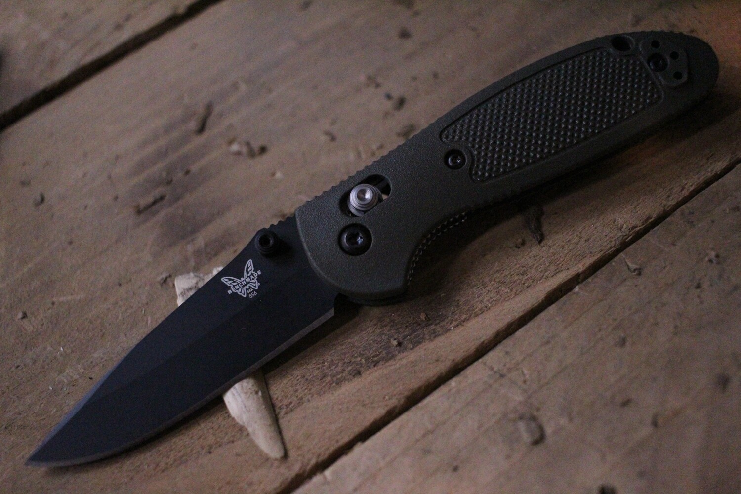Benchmade Mini Griptilian 2.91&quot; AXIS Lock Knife / Black / Olive Drab / S30V ( Discontinued )
