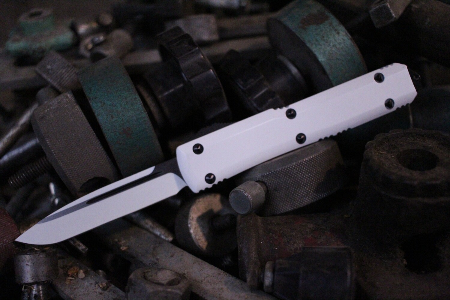 Microtech Ultratech Storm Trooper 3.4&quot; Knife, White / White Two Tone ( Pre Owned )