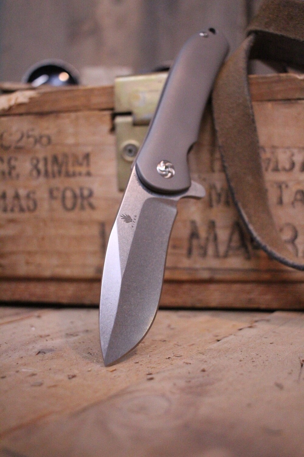 Kizer Hustler 3.75&quot; Folding Knife, Titanium / Satin