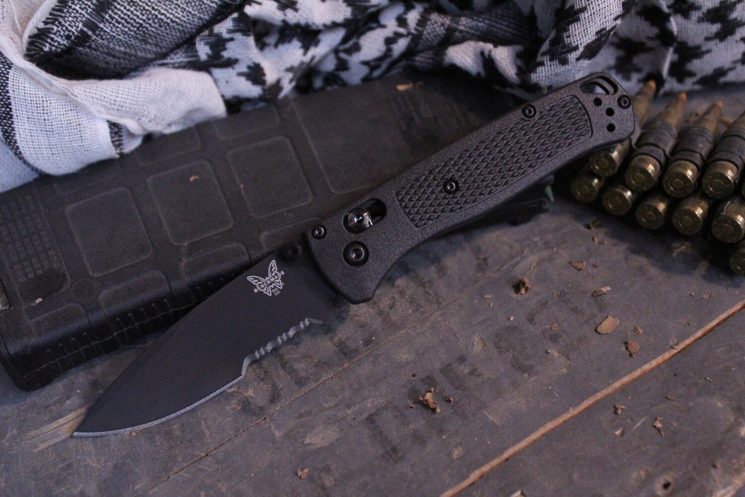 Benchmade Bugout 3.24&quot; AXIS Lock Knife / CF-Elite / Black Serrated / S30V ( Discontinued )