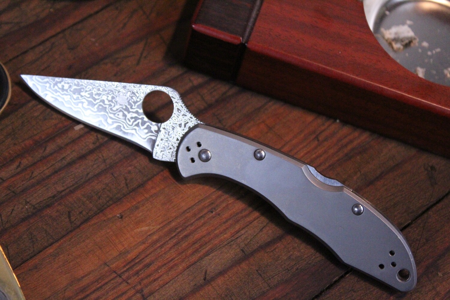 Spyderco Delica 4 2.95&quot; Lockback Knife, Titanium / Damascus ( Pre Owned )