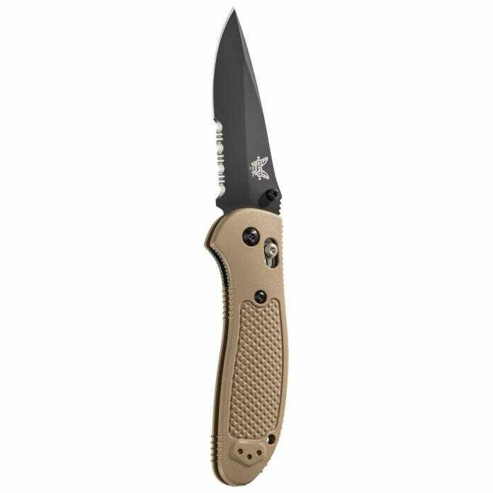 Benchmade Griptilian 3.45&quot; AXIS Lock Knife / Black Serrated / Sand / S30V ( Discontinued )