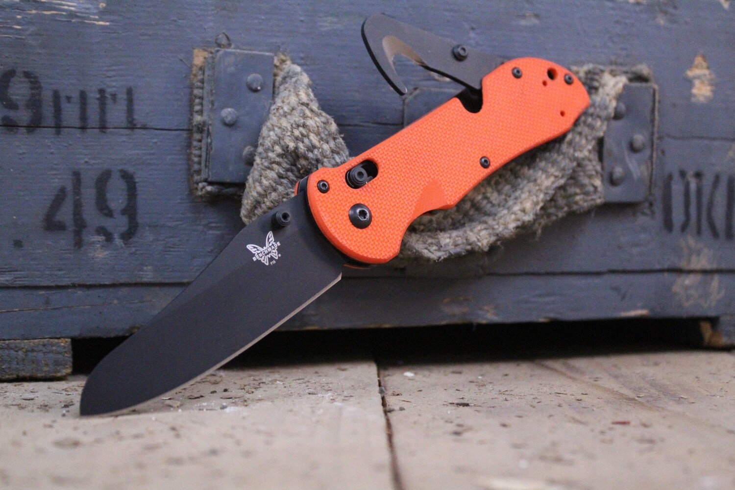 Benchmade Triage 3.5&quot; AXIS Lock Knife / Black / Black / Strap Cutter ( Pre Owned )