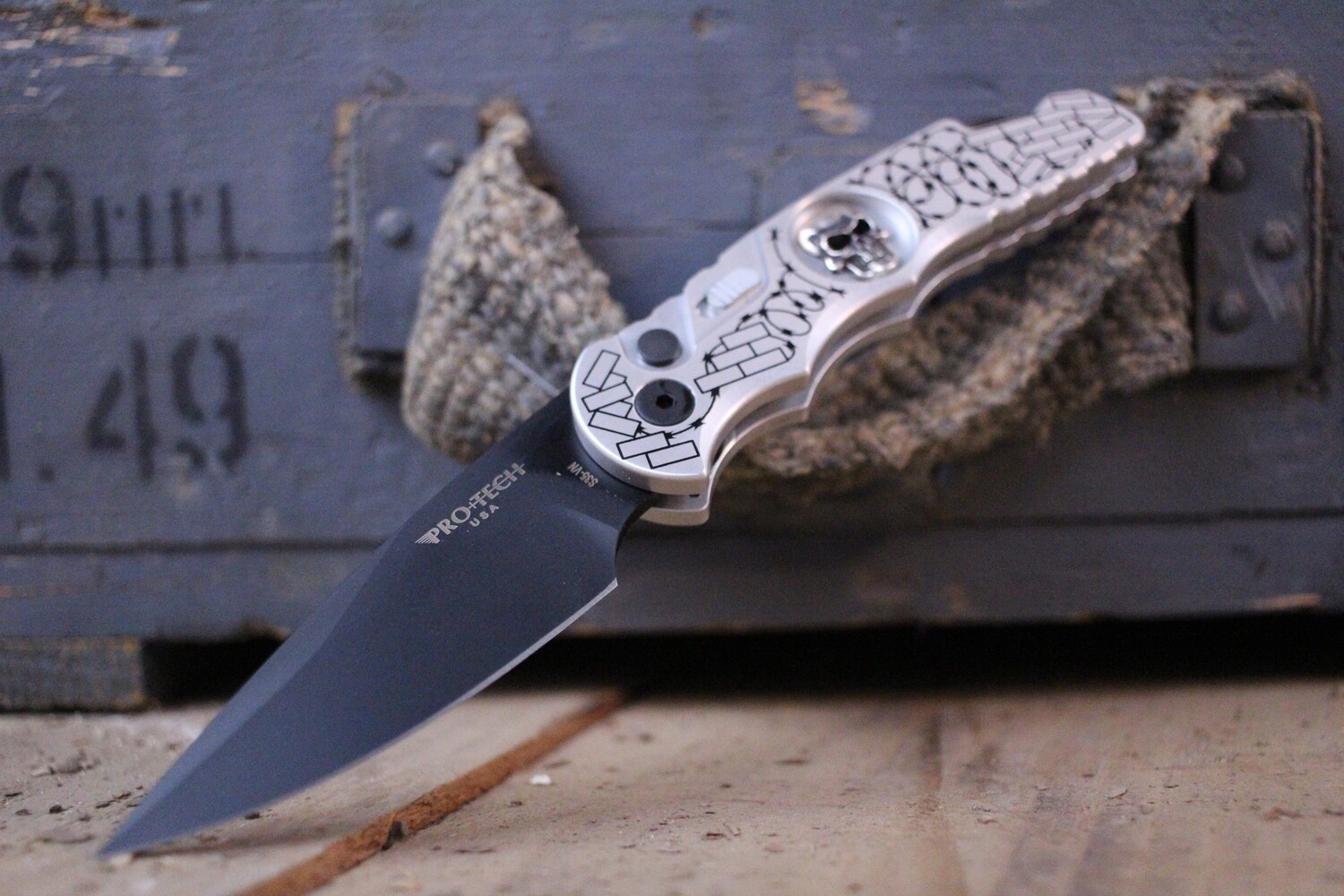 Pro-Tech TR-5.62 3.25&quot; Automatic Knife / Silver Barbed Wire Grapic &amp; Skull / Black S35VN